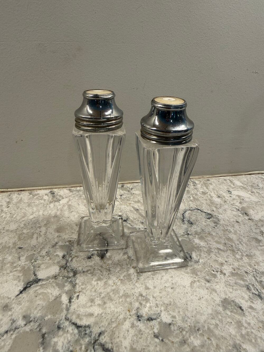 Vintage Deco Deluxe Free Flow Salt and Pepper Shakers Pyramid Design Square